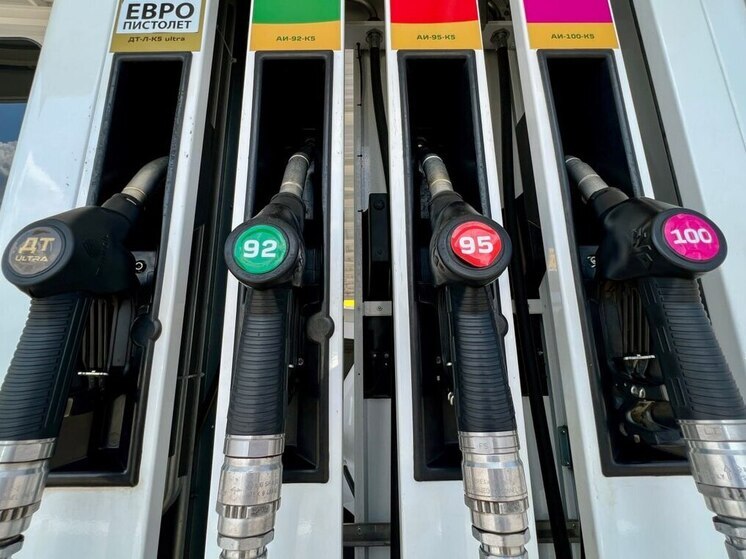 Константинов: ситуация с поставками бензина в Крыму находится на контроле