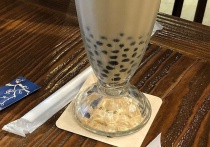 «Бабл-ти» (Bubble Tea), или чай с жемчужинами, завоевал огромную популярность по всему миру, став модным и освежающим напитком