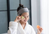 Осенью кожа нуждается в особенной заботе: солнца и витаминов все меньше, а холод на улице и отопление в помещениях никак не способствуют красоте