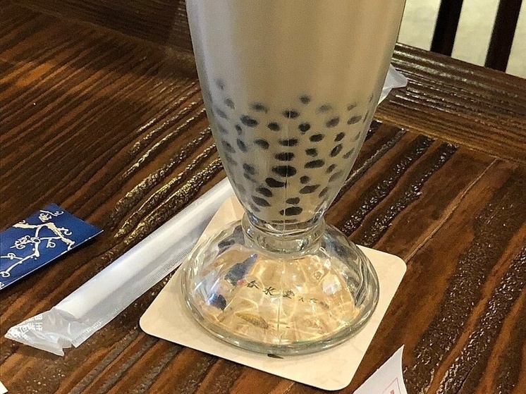 «Бабл-ти» (Bubble Tea), или чай с жемчужинами, завоевал огромную популярность по всему миру, став модным и освежающим напитком