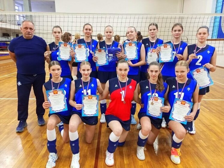 Тюменские волейболисты вышли в полуфинал первенства России