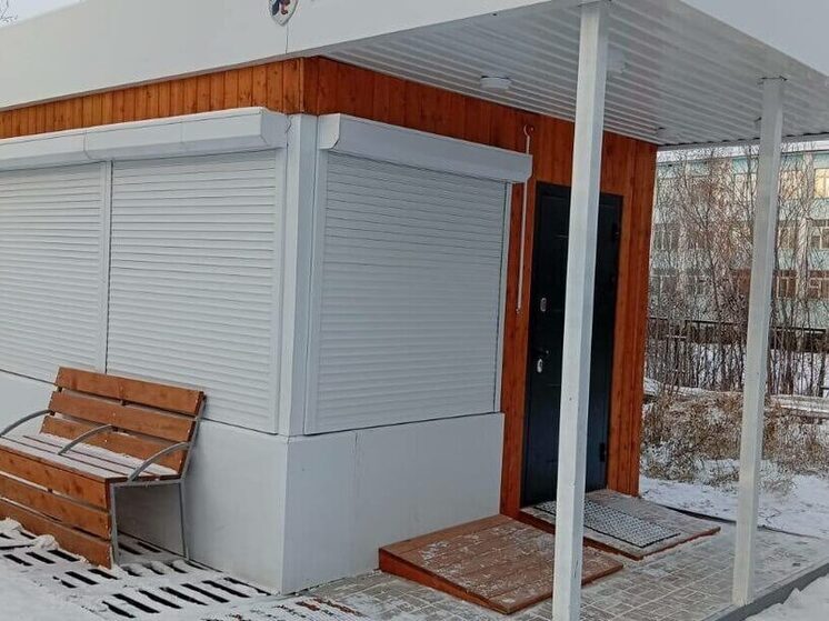 Тёплая остановка «Школа №30» в Якутске закрыта на ремонт из-за вандализма