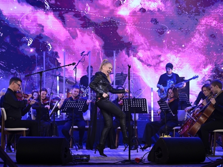 Легенда русского рока Ольга Кормухина выступила в Мурманске с оркестром