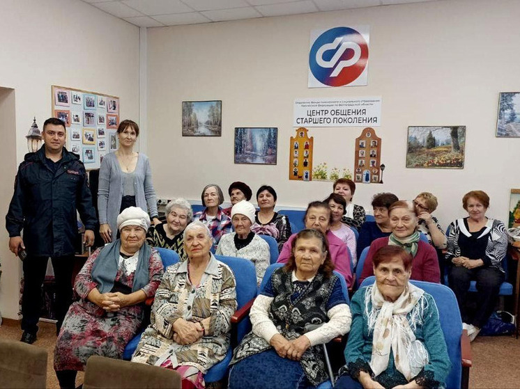 Полицейские предупредили пожилых волгоградцев о схемах мошенничества