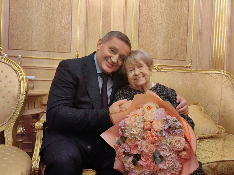 Андрей Бочаров поздравил композитора Александру Пахмутову с днем рождения