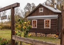 Традиционный деревянный дом – сруб, построенный из толстых бревен, принадлежит супругам Сегодиным: Полине и Александру
Традиционный деревянный дом – сруб, построенный из толстых бревен, принадлежит супругам Сегодиным: Полине и Александру