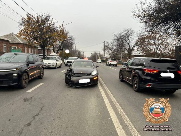 Двухлетний малыш получил травив в ДТП с двумя люксовыми иномарками в Ростове