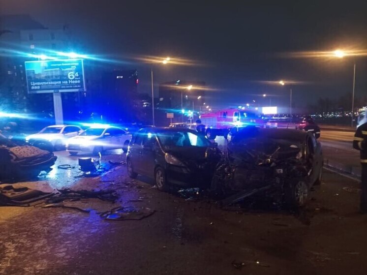 Один погиб и двое ранены в ДТП с перевёртышем на Малоохтинской набережной