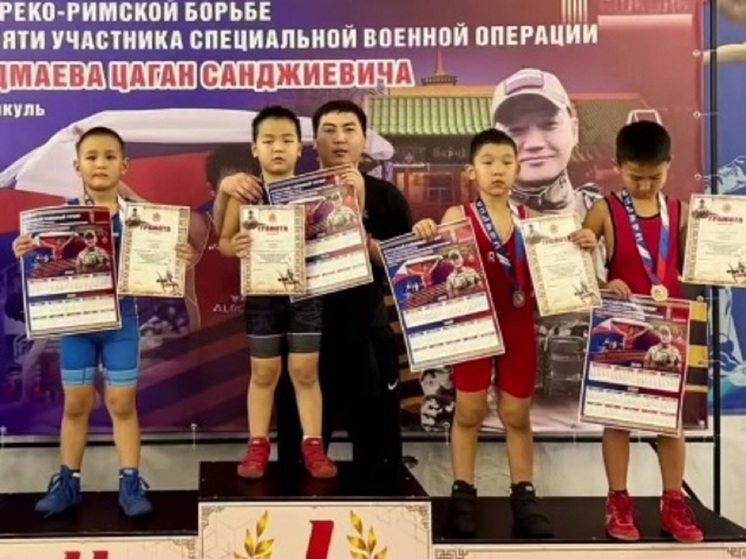 В Яшкульском районе состоялся турнир по борьбе, памяти участника СВО Цагана Бадмаева