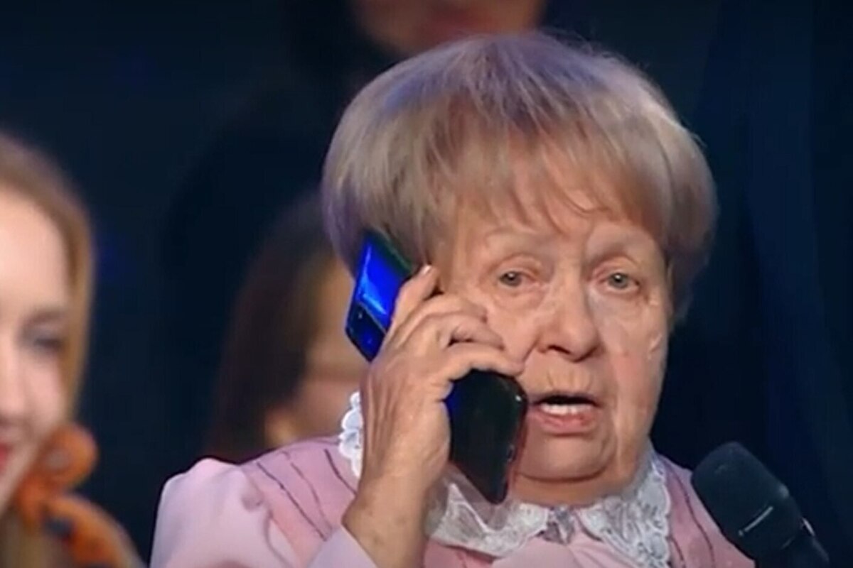 «Это же Путин!»: Пахмутова ответила на звонок президента прямо на сцене
