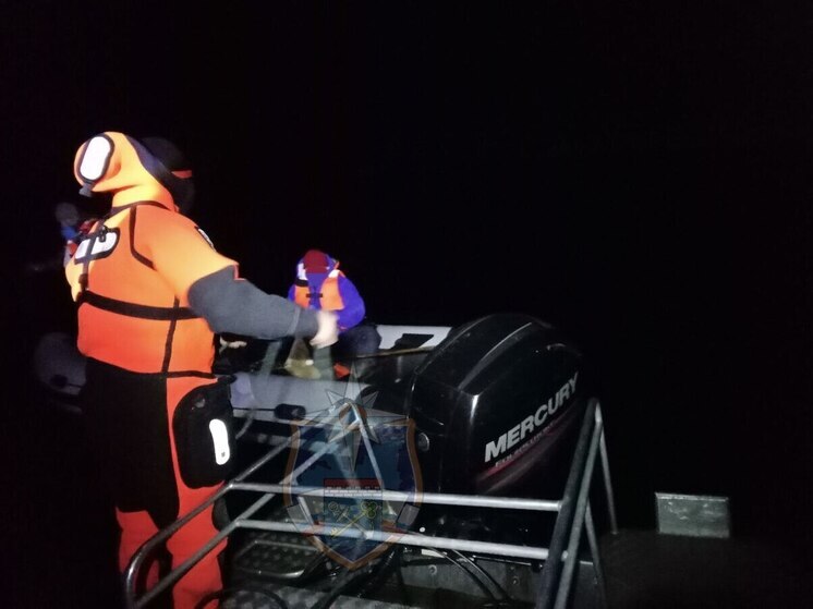 Спасатели искали заблудившихся рыбаков на Ладожском озере