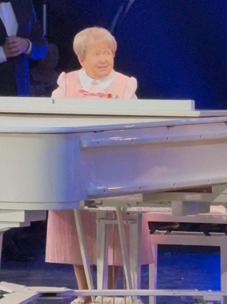 Легендарная Александра Пахмутова отмечает день рождения