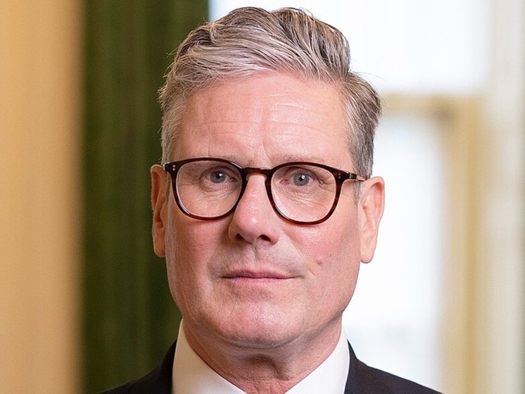 Премьеру Британии Стармеру сделали предупреждение из-за частых поездок за рубеж