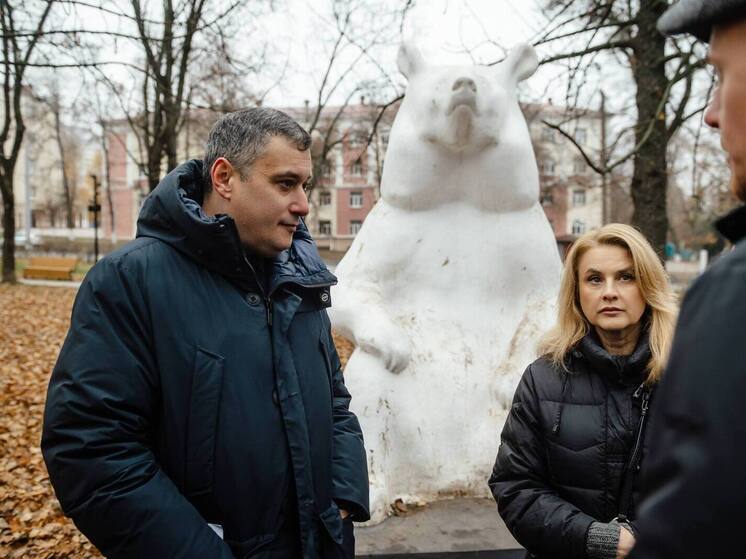 Хинштейн потребовал отмыть скульптуры парка Пионеров в Курске