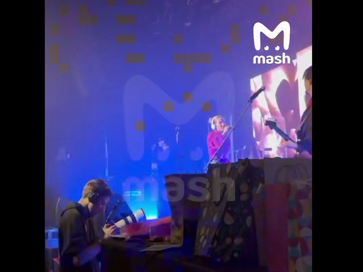 Лизу Монеточку* госпитализировали прямо с концерта в Латвии