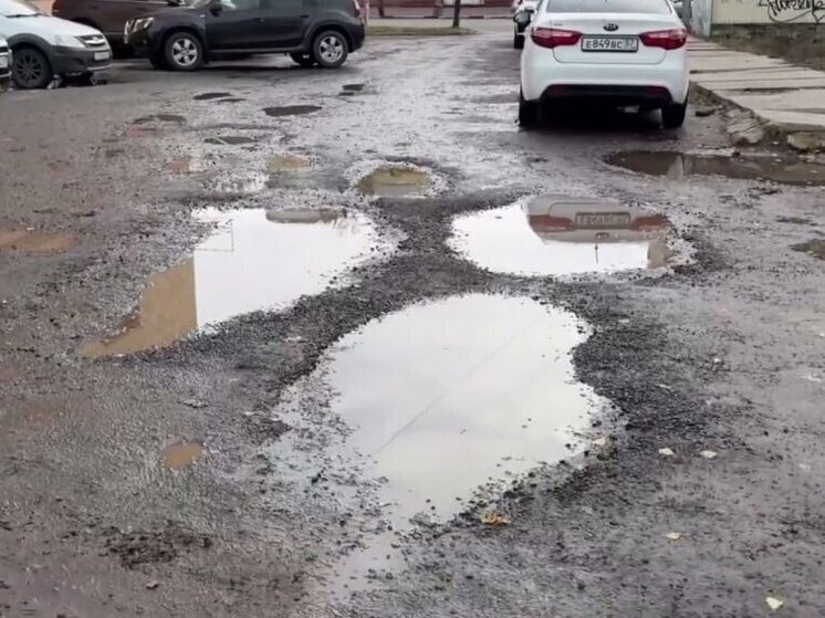 В Орле разрушается дорога на Московской