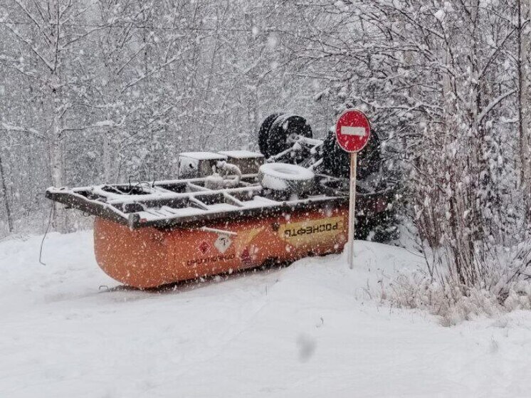В Бурятии ликвидировали последствия разлива бензина после опрокидывания бензовоза