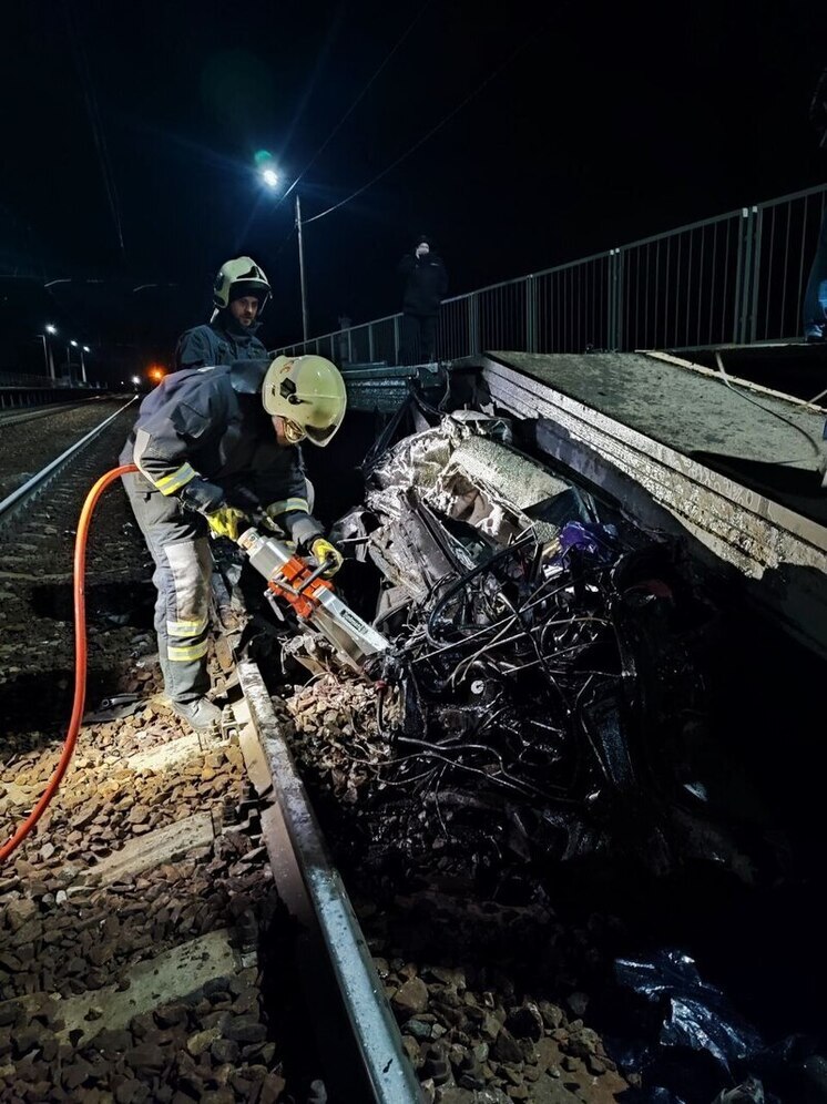 В Самарской области 10 ноября автомобиль столкнулся с поездом, водитель погиб