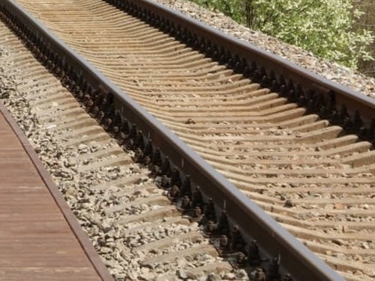 На втором ярусе Северного моста в Воронеже демонтируют трамвайные рельсы