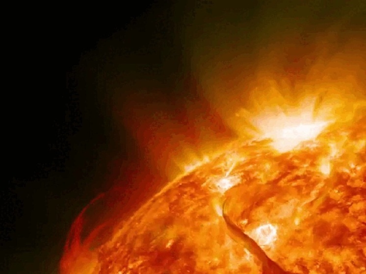 Сильнейший взрыв зафиксирован на солнечной поверхности