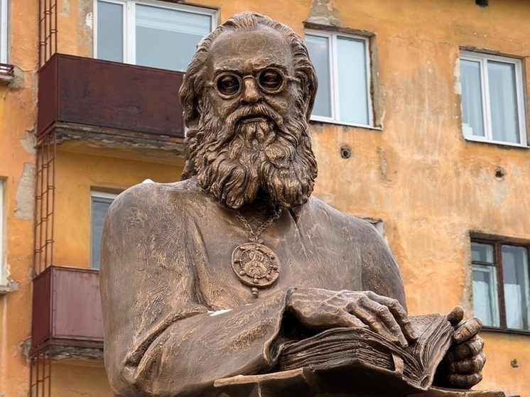 Бюст святителя Луки открыли на Горького в Чите