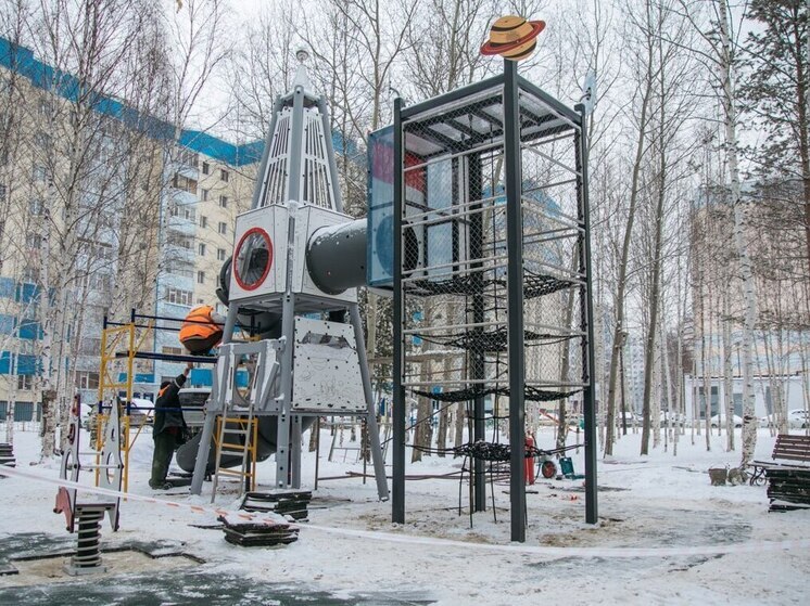 В Сургуте близится к завершению строительство детской площадки в 20А микрорайоне