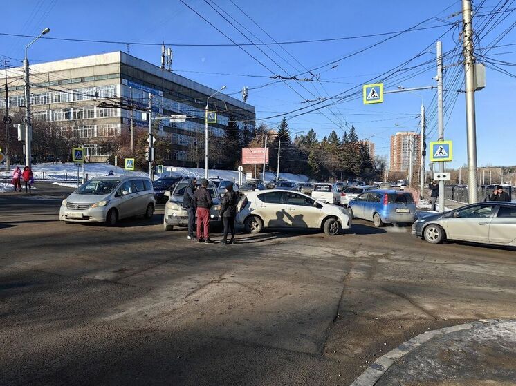 ДТП на Лермонтова в Иркутске парализовало движение