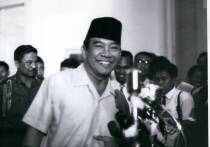 Власти Индонезии объявили покойного авторитарного правителя Сухарто национальным героем, что вызвало ярость у многих в этой стране Юго-Восточной Азии