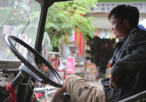 В КНР мужчина, как пишет издание South China Morning Post, потерял работу после того, как работодатель обнаружил, что сотрудник, находясь на больничном из-за боли в ноге, прошел свыше 16 тысяч шагов за день