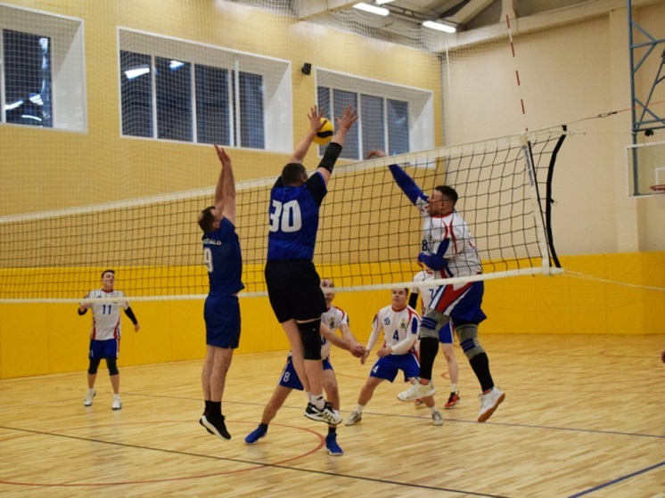 Команда УМВД по НАО одолела соперников в волейбольном матче