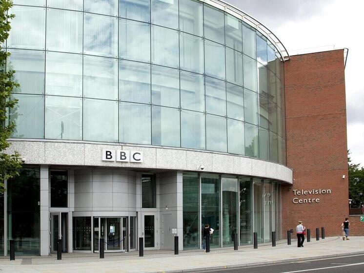 Генеральный директор Би-би-си ушел в отставку из-за лжи про Трампа
