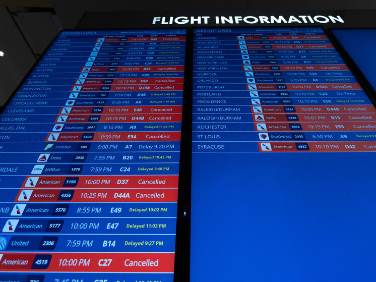 Reuters: в США за день задержали более 10 тысяч авиарейсов на фоне шатдауна