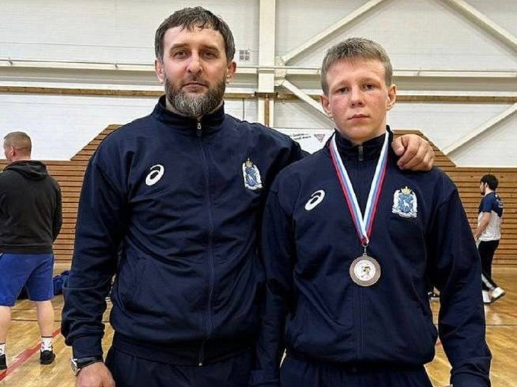 Борец из Салехарда стал мастером спорта России