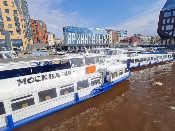 В Архангельске из-за шторма не работают теплоходы