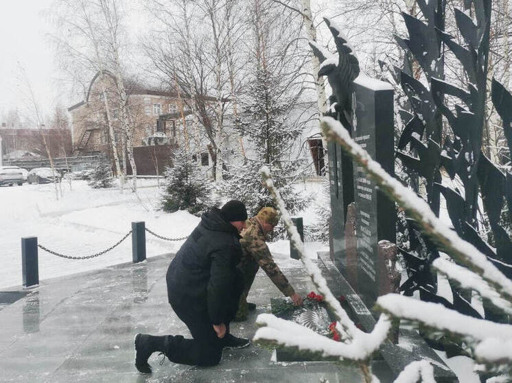 В Югре прошли памятные мероприятия в честь погибших сотрудников Росгвардии