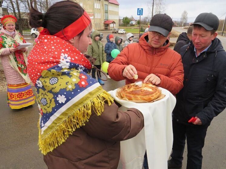В Фаленском районе завершился ремонт стратегической трассы