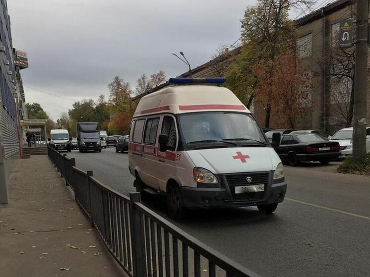 В воронежском Острогожске пенсионер на велосипеде попал под колеса автомобиля