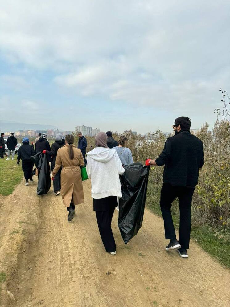 В Махачкале около 100 мешков мусора собрали на берегах Ак-Геля