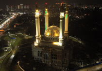 Глава Башкирии Радий Хабиров оценил все варианты ночной подсветки мечети «Ар-Рахим», которые разработали башкирские специалисты