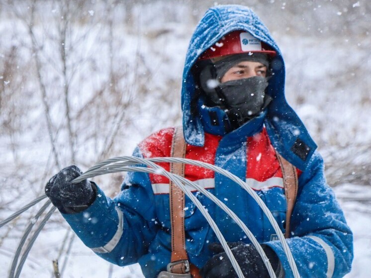 Более 40 бригад энергетиков готовы к работе в снегопады в Новосибирской области