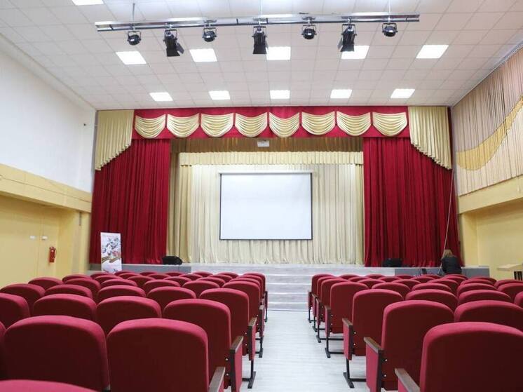 Актовый зал школы № 77 Иркутска преобразился благодаря проекту «Есть решение»