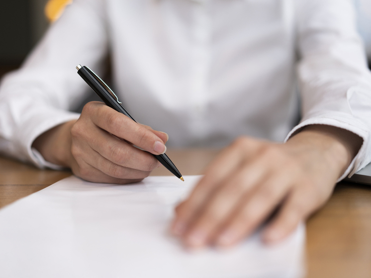 Недостроенный бизнес-центр на Покрышкина в Новосибирске продают за 671 млн