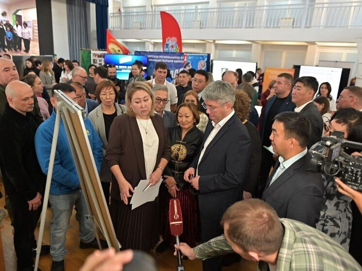 Алексей Цыденов представил лучшие социальные проекты Бурятии на ярмарке НКО