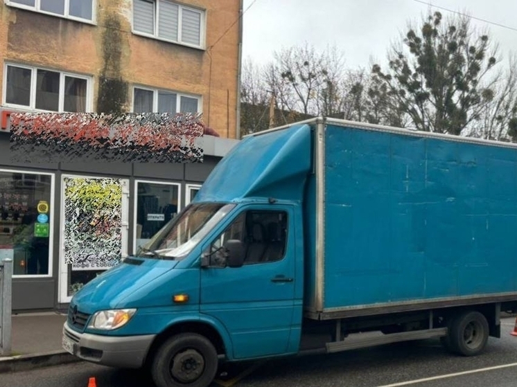 В Калининграде автомобиль сам покатился и сбил пешехода