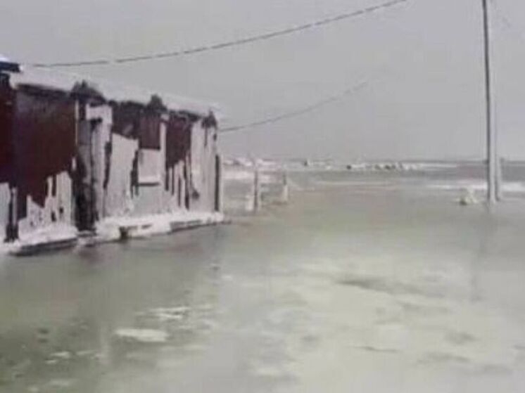 На Камчатке в результате сильного шторма подтопило села Ильпырское