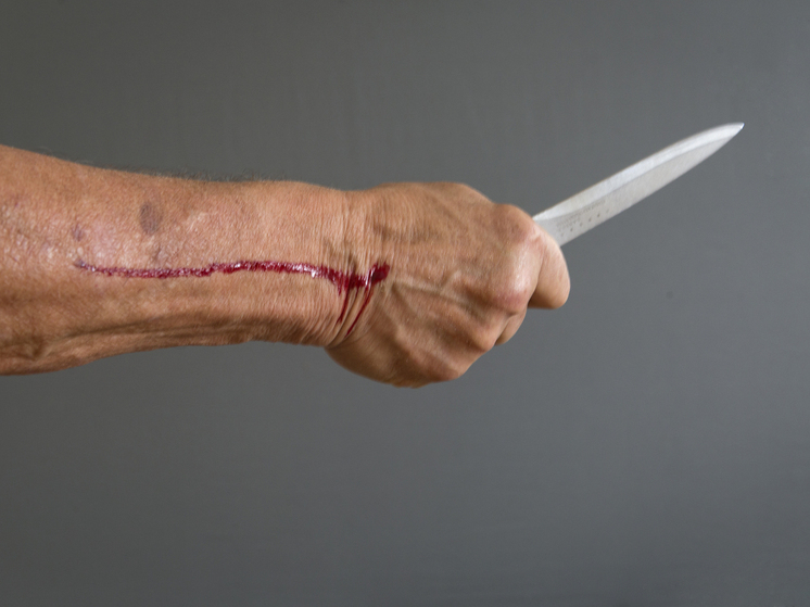 На Химмаше пьяный дебошир убил своих знакомых и пытался устроить резню в магазине