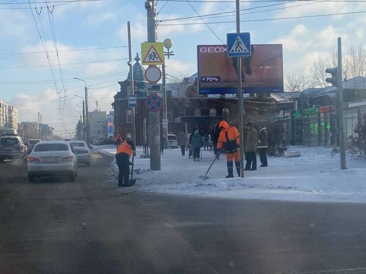 В Омске за выходные вывезли около 400 кубометров снега