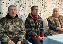 При освобождении населенных пунктов в ДНР наши бойцы, часто с риском для жизни, стараются эвакуировать мирное население в безопасное место