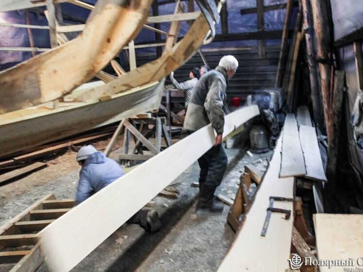 Медный гвоздь забили в коч в Петрозаводске
