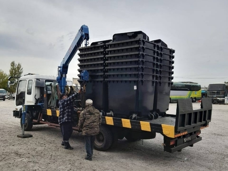 Прохоровский район получил новые контейнеры для мусора